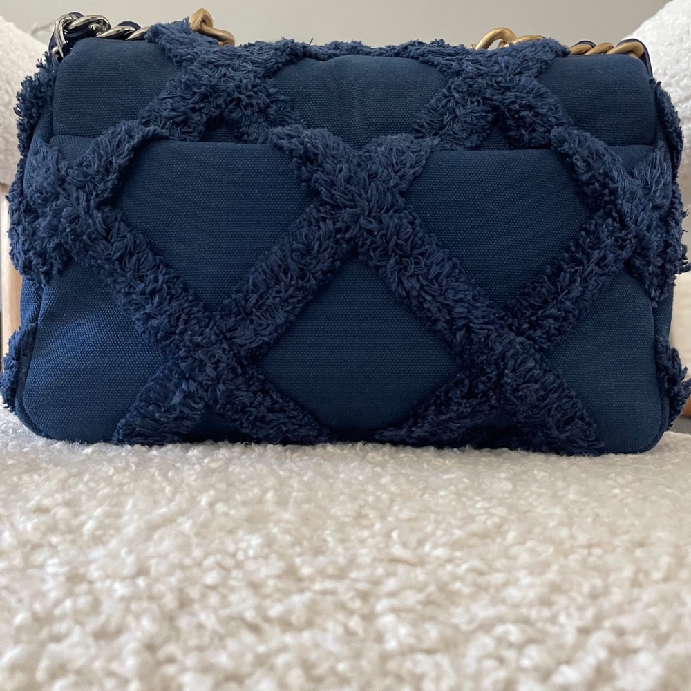 Chanel 19 Flap (Medium) - Picture 4 of 5